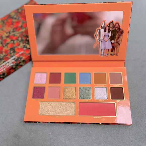 Kylie cosmetics eyeshadow palette Wizard of Oz NEW! - Picture 1 of 7